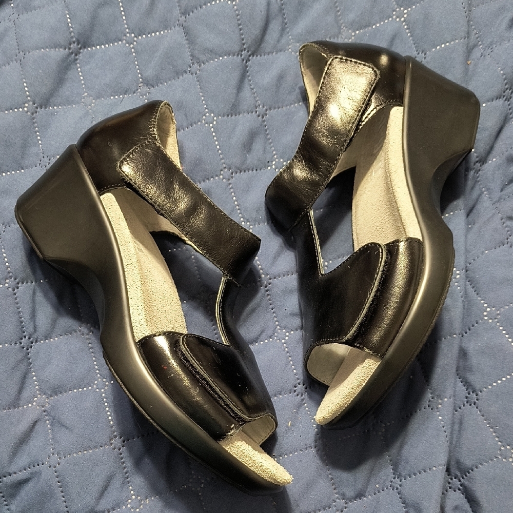 Alegria Women's Black Sandals, Like New Without Tags